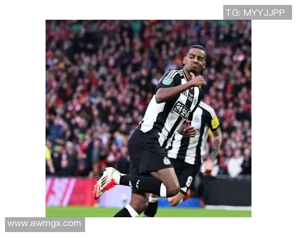 新兴足球新星崭露头角引领未来 球场之上的潜力与挑战并存