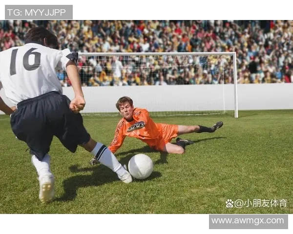 足球球星赛场遭遇意外被踢引发全场惊呼比赛气氛瞬间紧张
