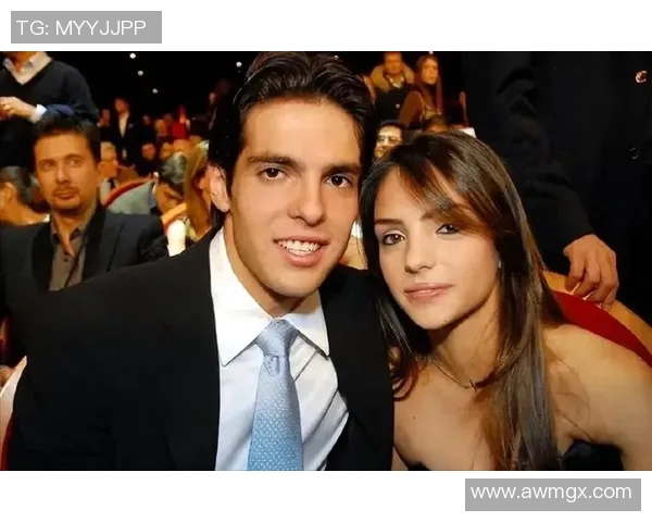 足球巨星与街头普通人邂逅瞬间感人故事引发热议真诚与偶遇的完美结合 足球巨星与街头普通人邂逅瞬间感人故事引发热议真诚与偶遇的完美结合